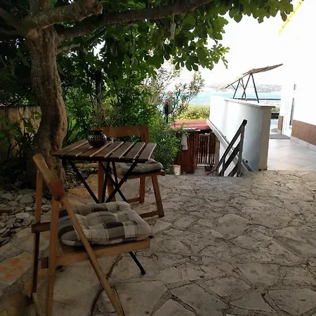 Relaxing Summer House With An Outstanding View דירה צרבני ורך