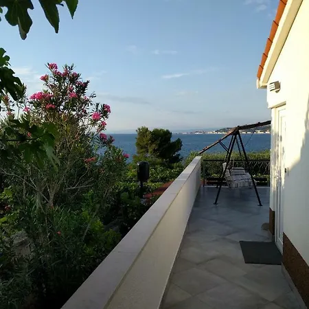 Relaxing Summer House With An Outstanding View